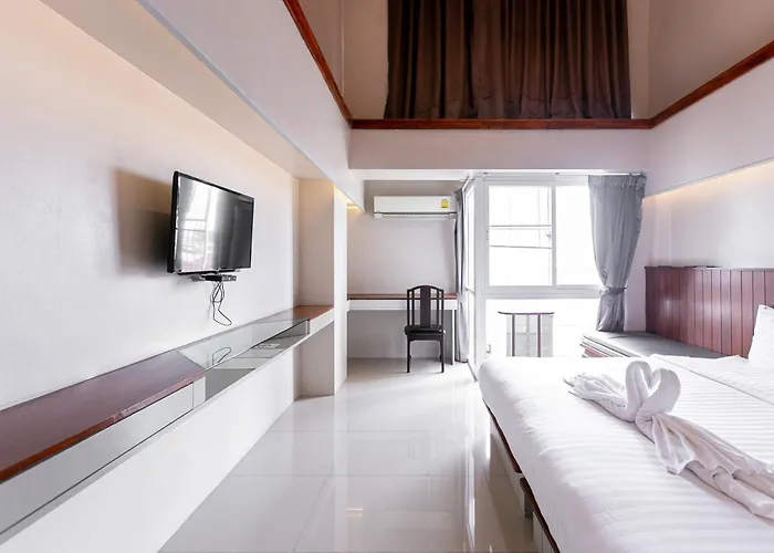 A Sathorn Hotel 2*