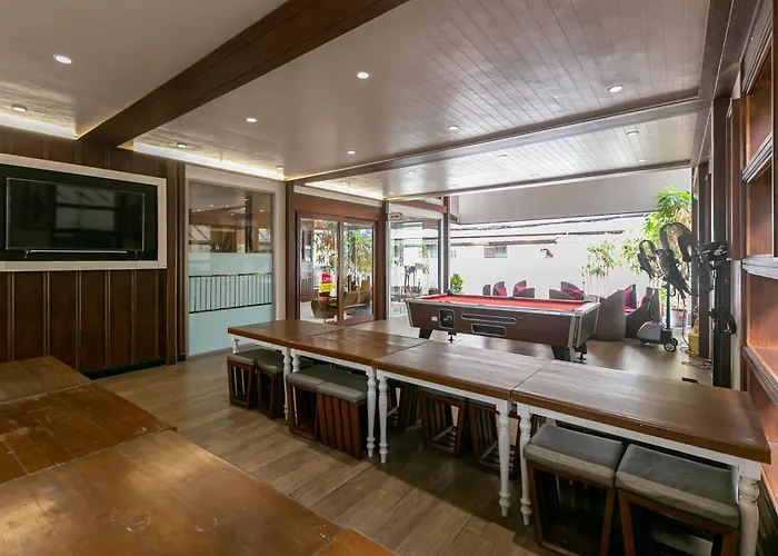A Sathorn Hotel 2*