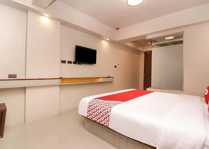 A Sathorn Hotel 2*
